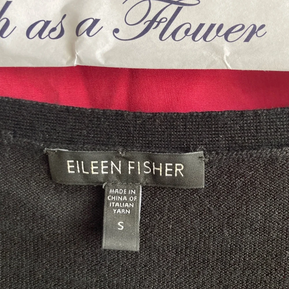 Tank with sewing-like decoration. - Picture 2 of 2